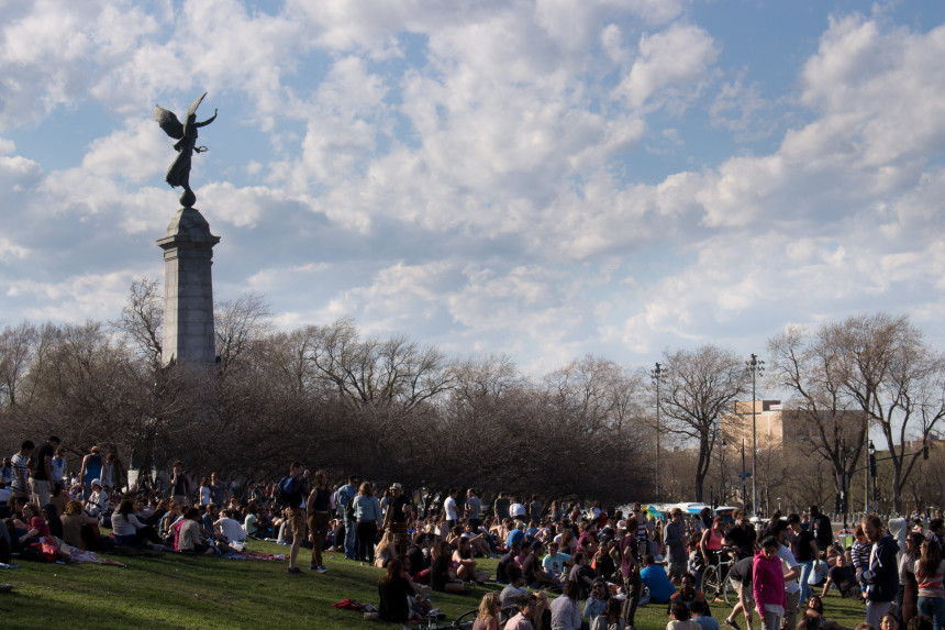 Tam-Tams crowd