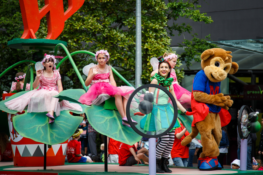 Auckland Santa Parade Travel Blog Anna Phillips